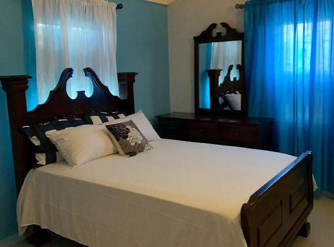 Paradise Shared Onsite Private Pool Onsite Gym *